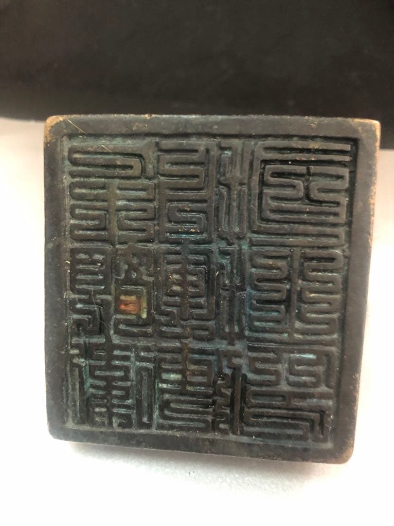 金属製獅子の彫刻