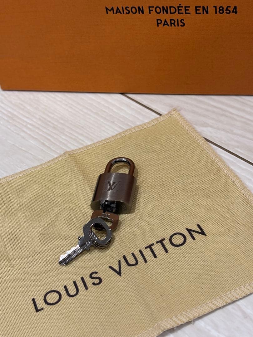 ルイヴィトン 美品 パドロック 南京錠 No.322 ブラックシルバー 鍵X2