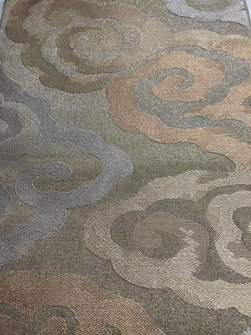 使い勝手の良いあかるい金の袋帯　瑞雲文　正絹