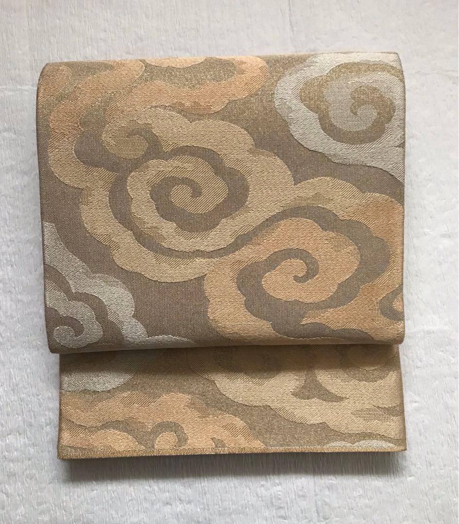 使い勝手の良いあかるい金の袋帯　瑞雲文　正絹