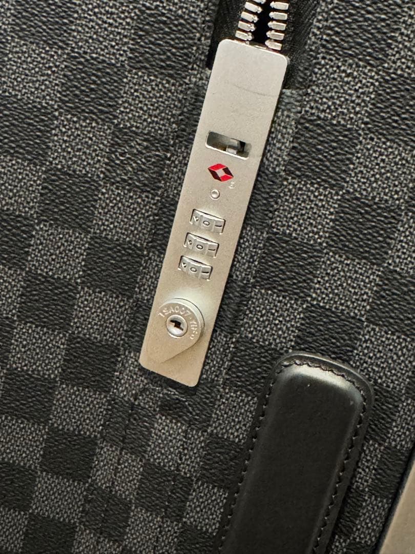 ルイヴィトン ダミエパターン TSAロック付きキャリーケース