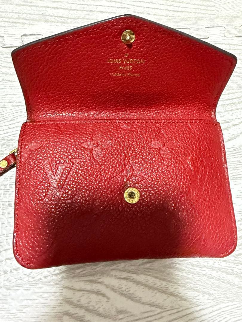 ルイヴィトン モノグラム アンプラント ポシェット クレ レザーケース 赤