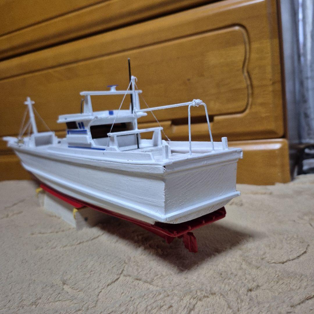 船の模型 ホワイトとレッド漁船