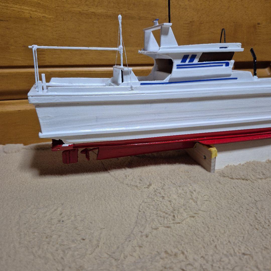 船の模型 ホワイトとレッド漁船