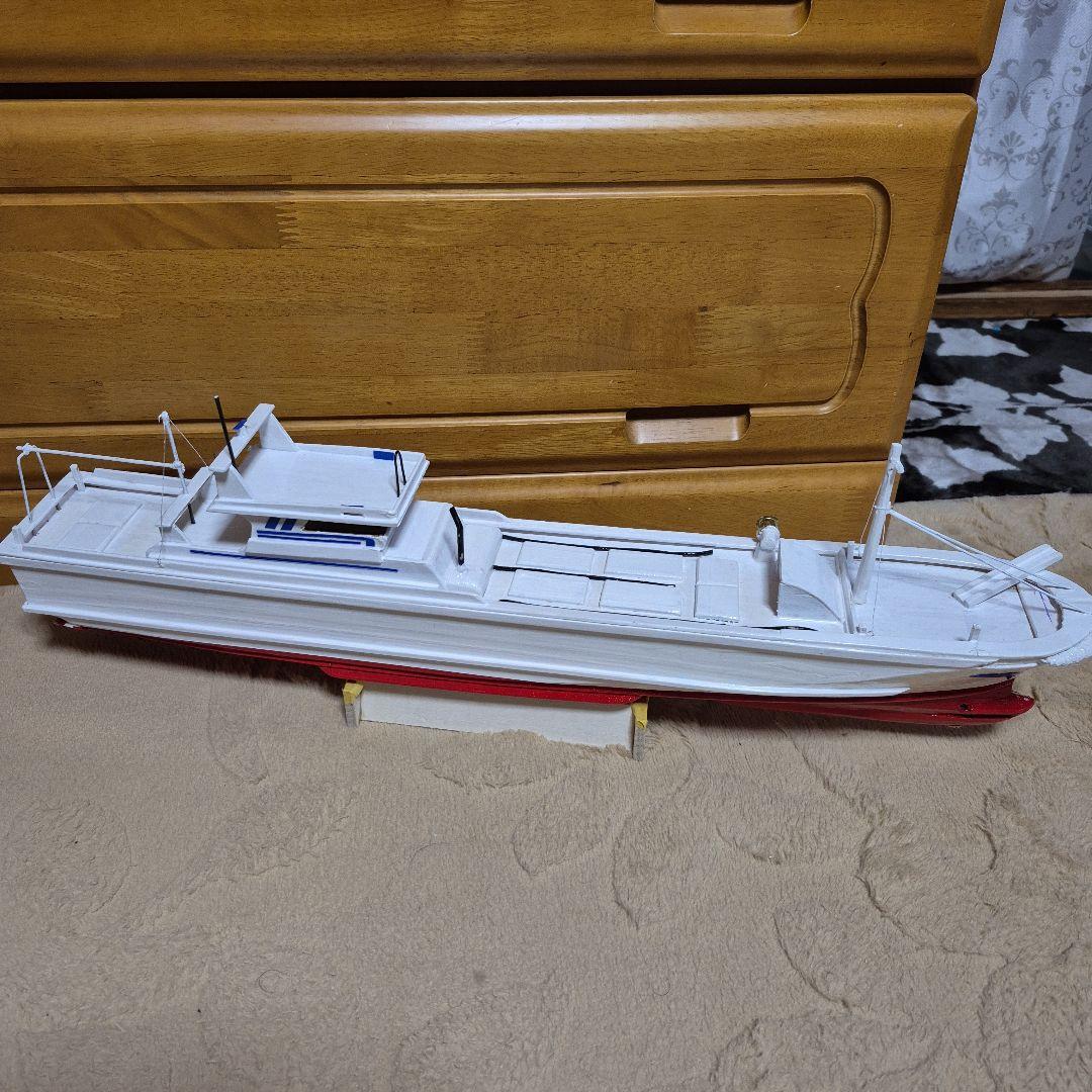 船の模型 ホワイトとレッド漁船