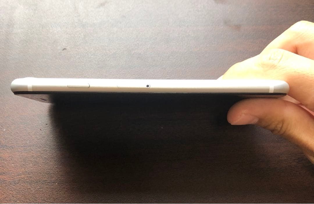 Apple iPhone SE 第2世代 本体 ホワイト SIMフリー 状態良