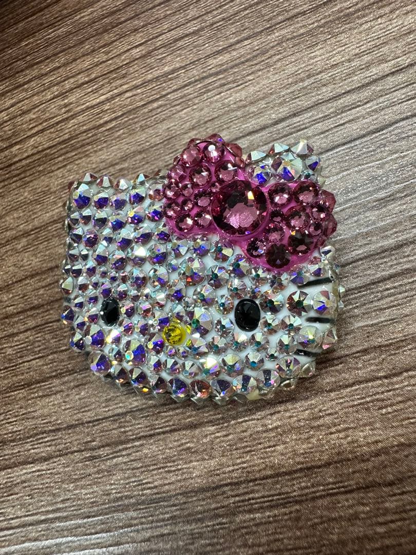 トロ‼️Bling Me! ハローキティ スワロフスキー　ブローチ