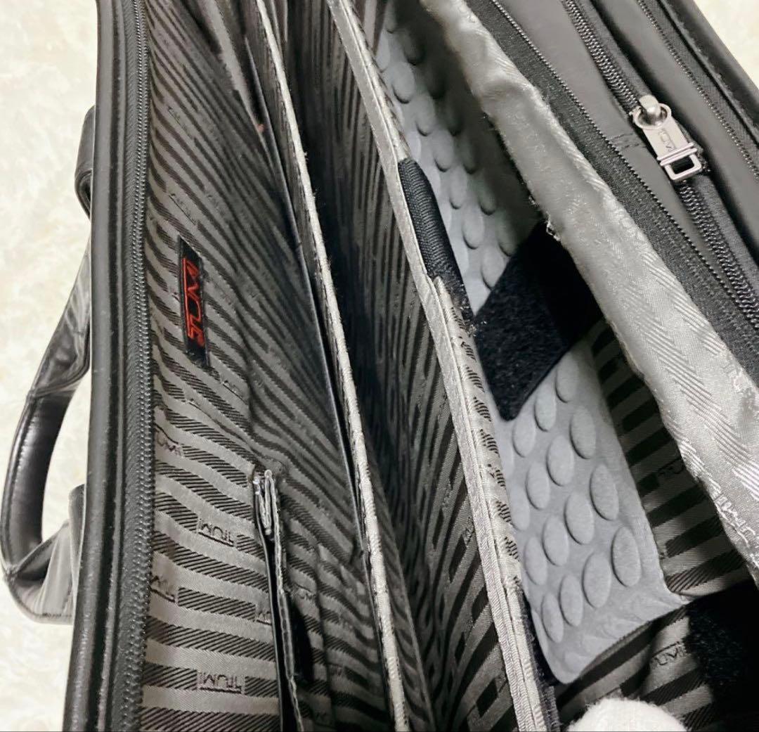 【超美品】TUMI カーフレザー大容量　ビジネスバッグ ブラック A4 PC