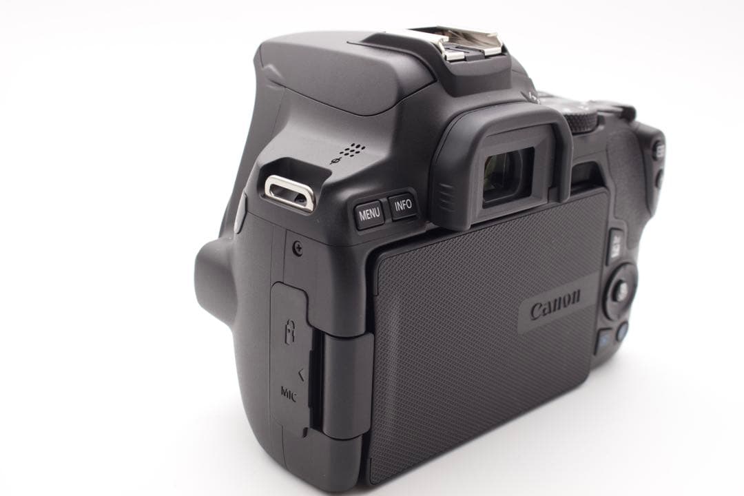 ゲリラセール！Canon EOS Kiss X10 トリプルレンズWi-Fi機能