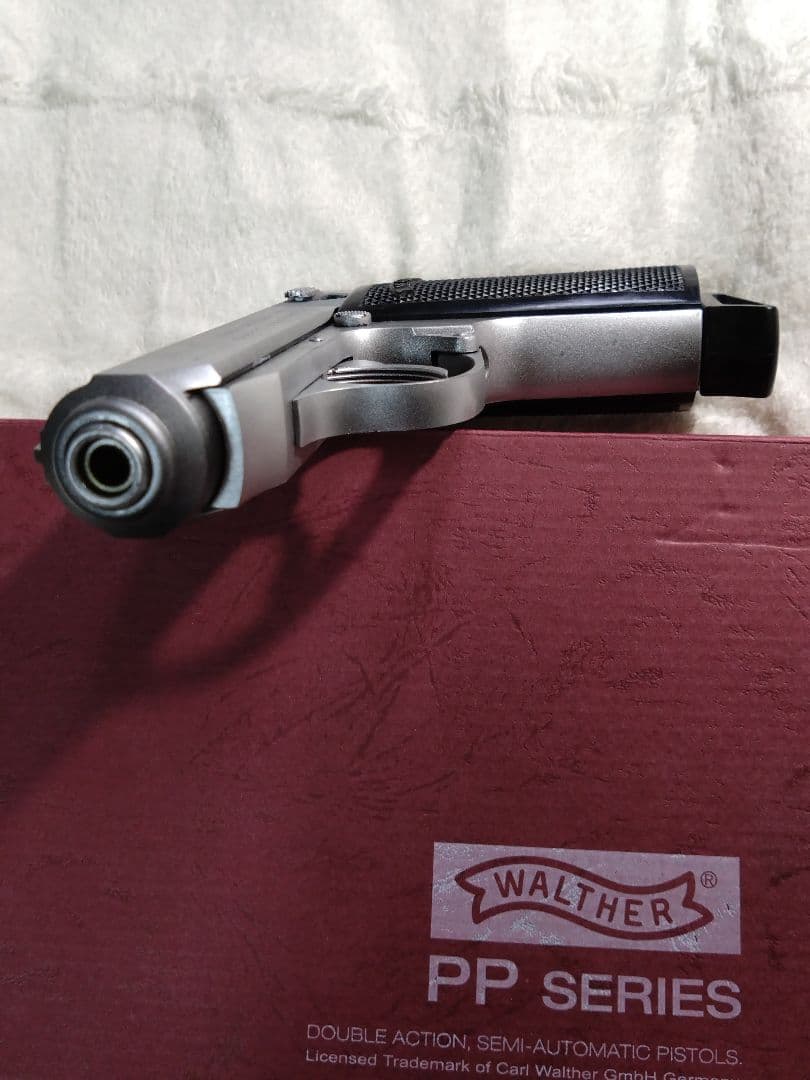 ワルサーPPK/S (シルバー塗装したもの)
