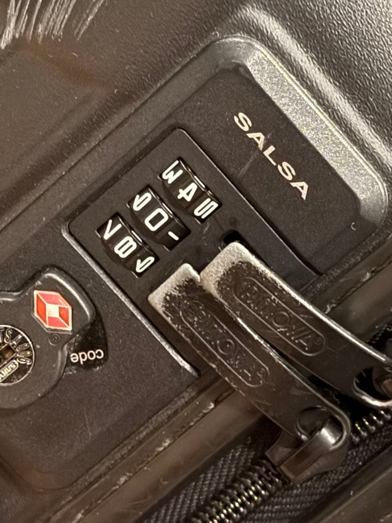 リモワ　機内持ち込みサイズ　スーツケース　ブラック