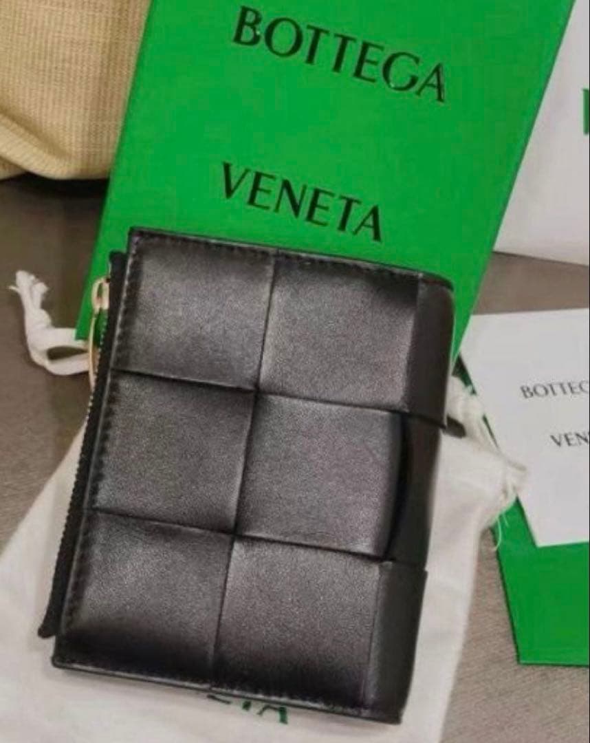 イントレチャート 二つ折りウォレット