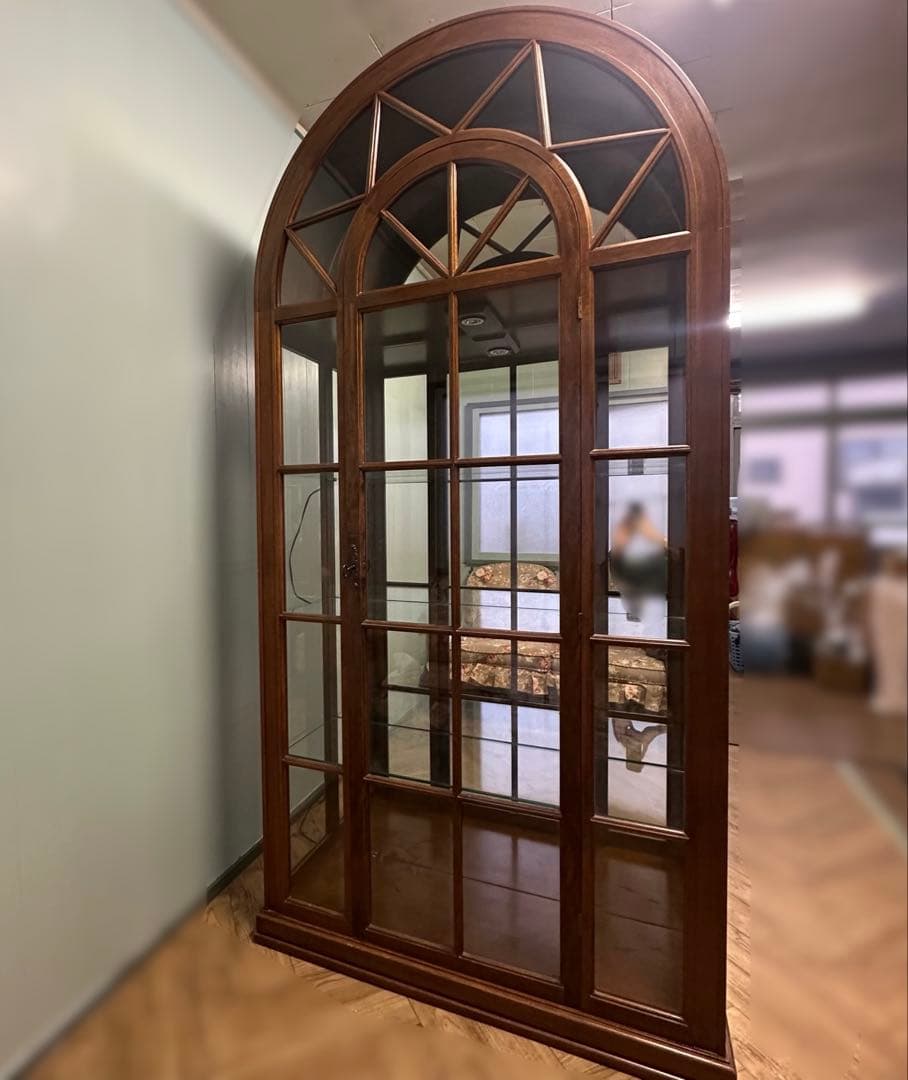 木製アーチ型　アンティーク　ガラスキャビネット
