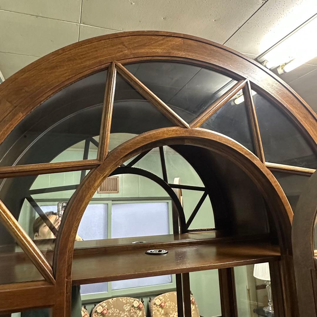 木製アーチ型　アンティーク　ガラスキャビネット
