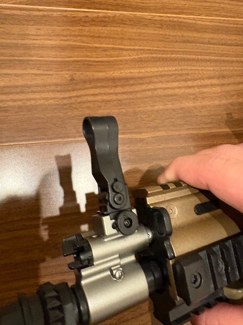 ボーイズ　スカーLタンカラ　グリップ&サイト&マガジン2つ　値下げ交渉可