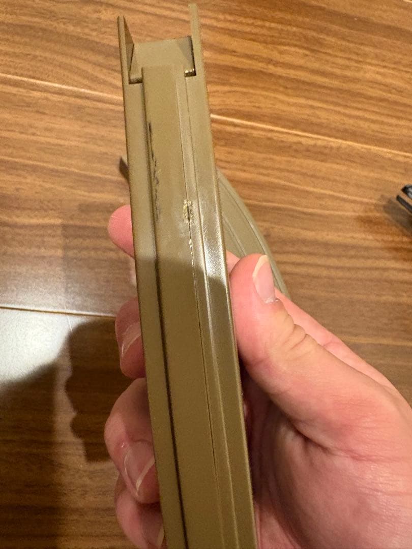 ボーイズ　スカーLタンカラ　グリップ&サイト&マガジン2つ　値下げ交渉可