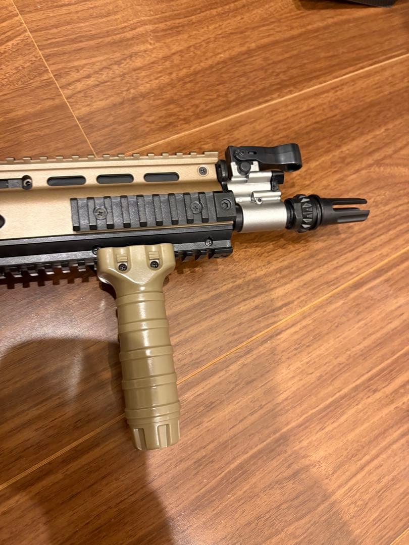 ボーイズ　スカーLタンカラ　グリップ&サイト&マガジン2つ　値下げ交渉可