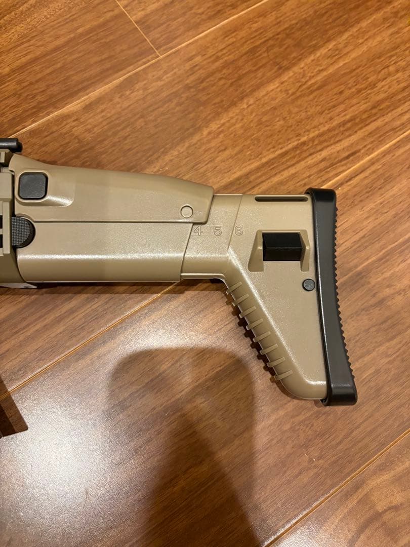 ボーイズ　スカーLタンカラ　グリップ&サイト&マガジン2つ　値下げ交渉可