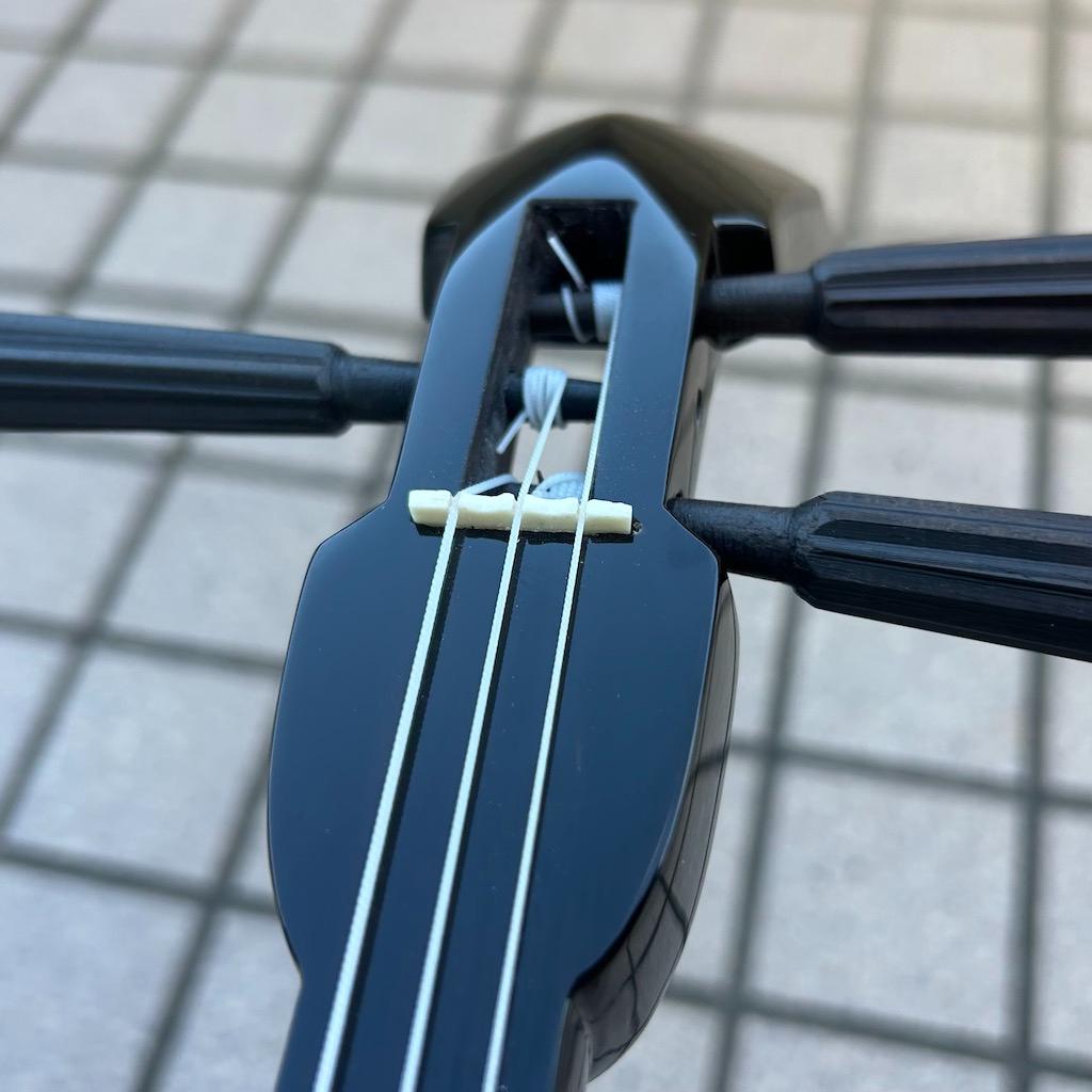 沖縄　三線　カミゲン　カモの口　ユナー　黒木　本皮一枚張り　伝統工芸士