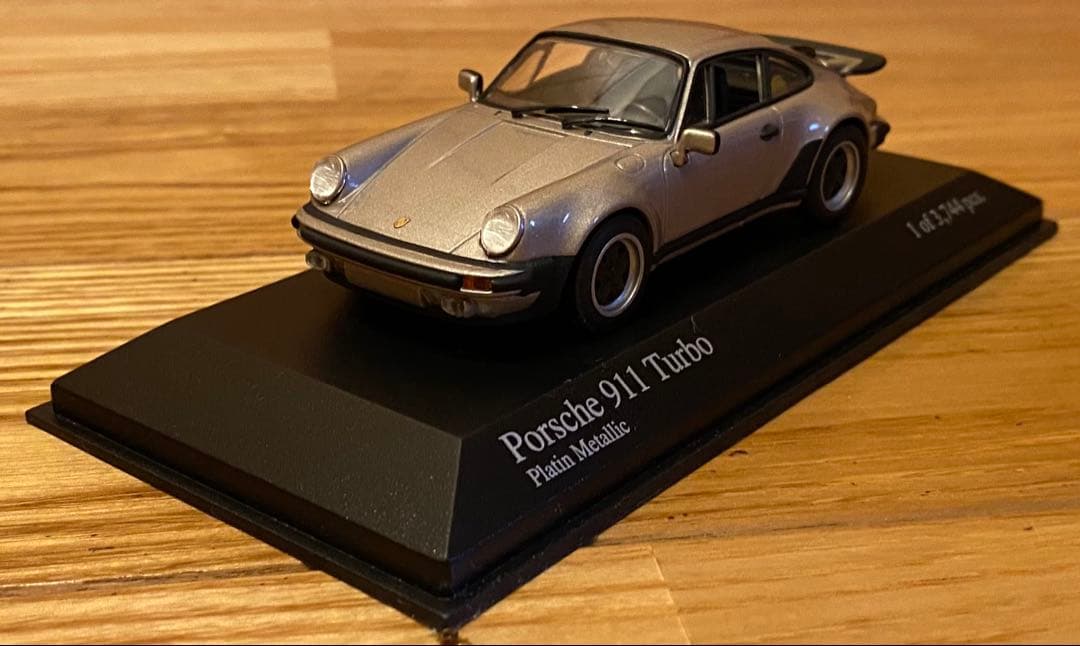 MINICHAMPS ポルシェ911 Turbo 1977 1/43