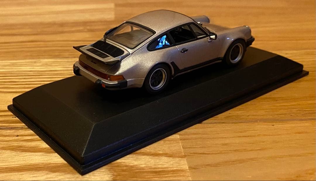 MINICHAMPS ポルシェ911 Turbo 1977 1/43