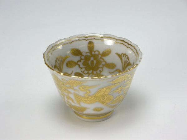 【九谷焼】 芳岳　山本 博　九谷白磁金襴雲鶴文盃