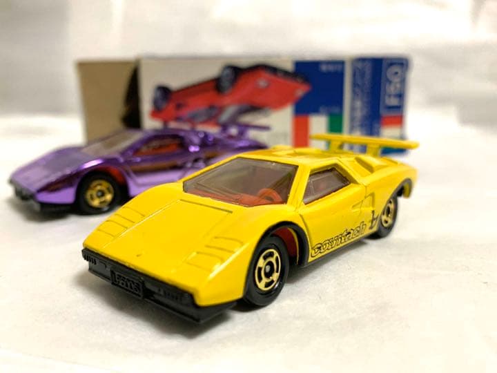 青箱トミカ　ランボルギーニＬP500S 二台セット　紫メッキ&黄色