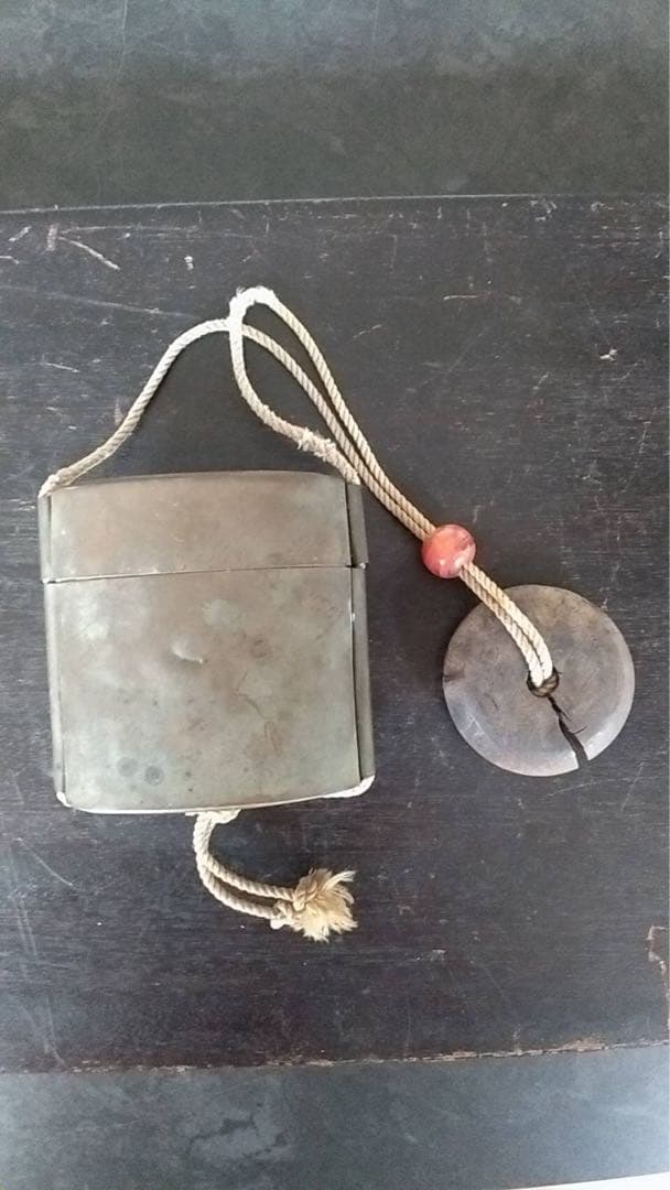 印籠　根付　トンボ玉　提げ物　アンティーク　煙草入れ　印鑑　緒締め　古道具