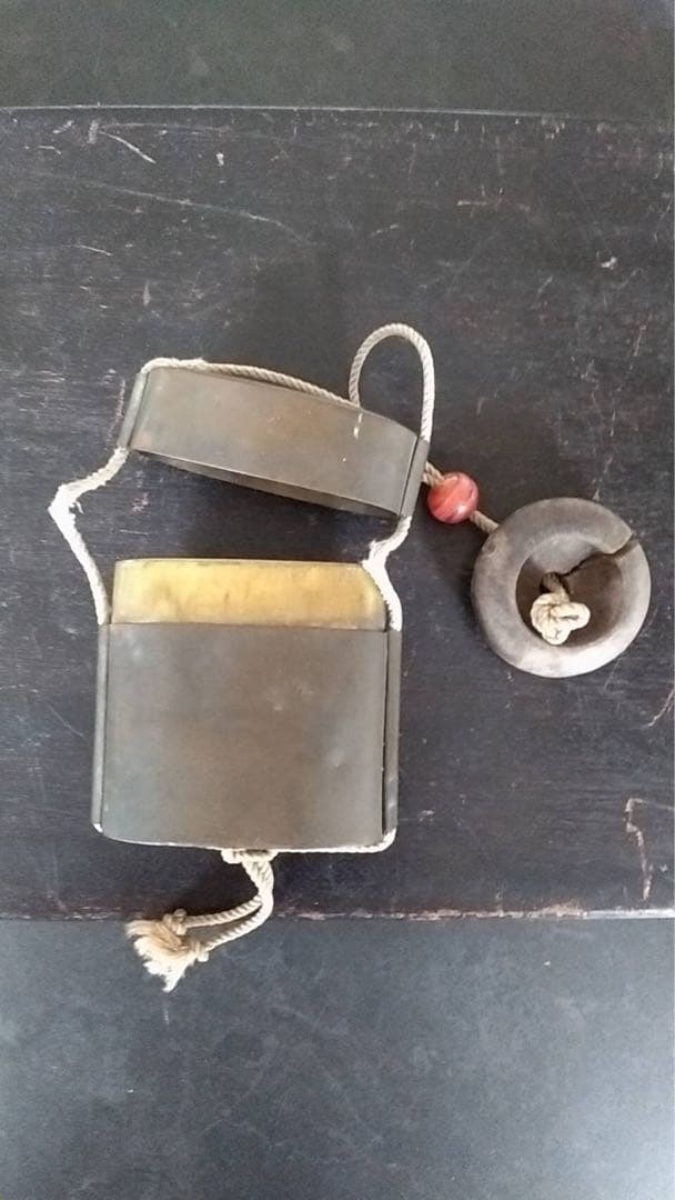 印籠　根付　トンボ玉　提げ物　アンティーク　煙草入れ　印鑑　緒締め　古道具