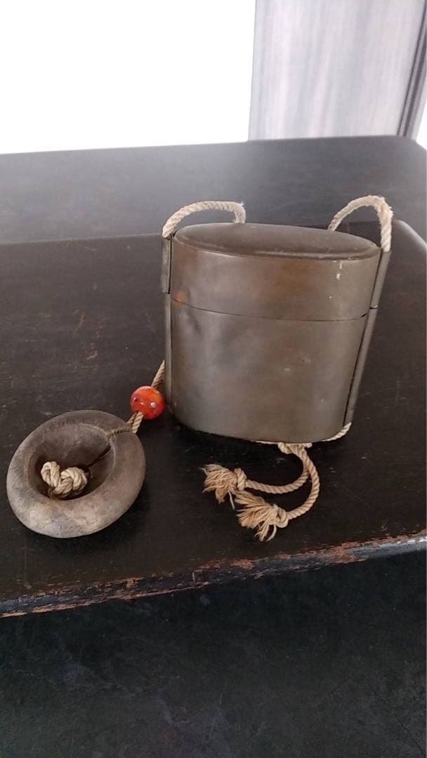 印籠　根付　トンボ玉　提げ物　アンティーク　煙草入れ　印鑑　緒締め　古道具