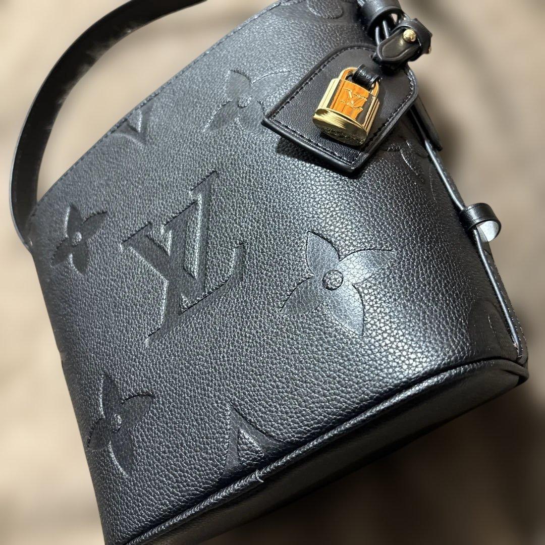 ブラック バケツ型ハンドバッグ