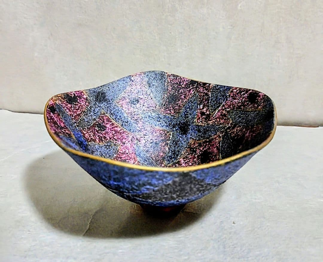 色絵金銀彩輪花酒盃 (前田正博)