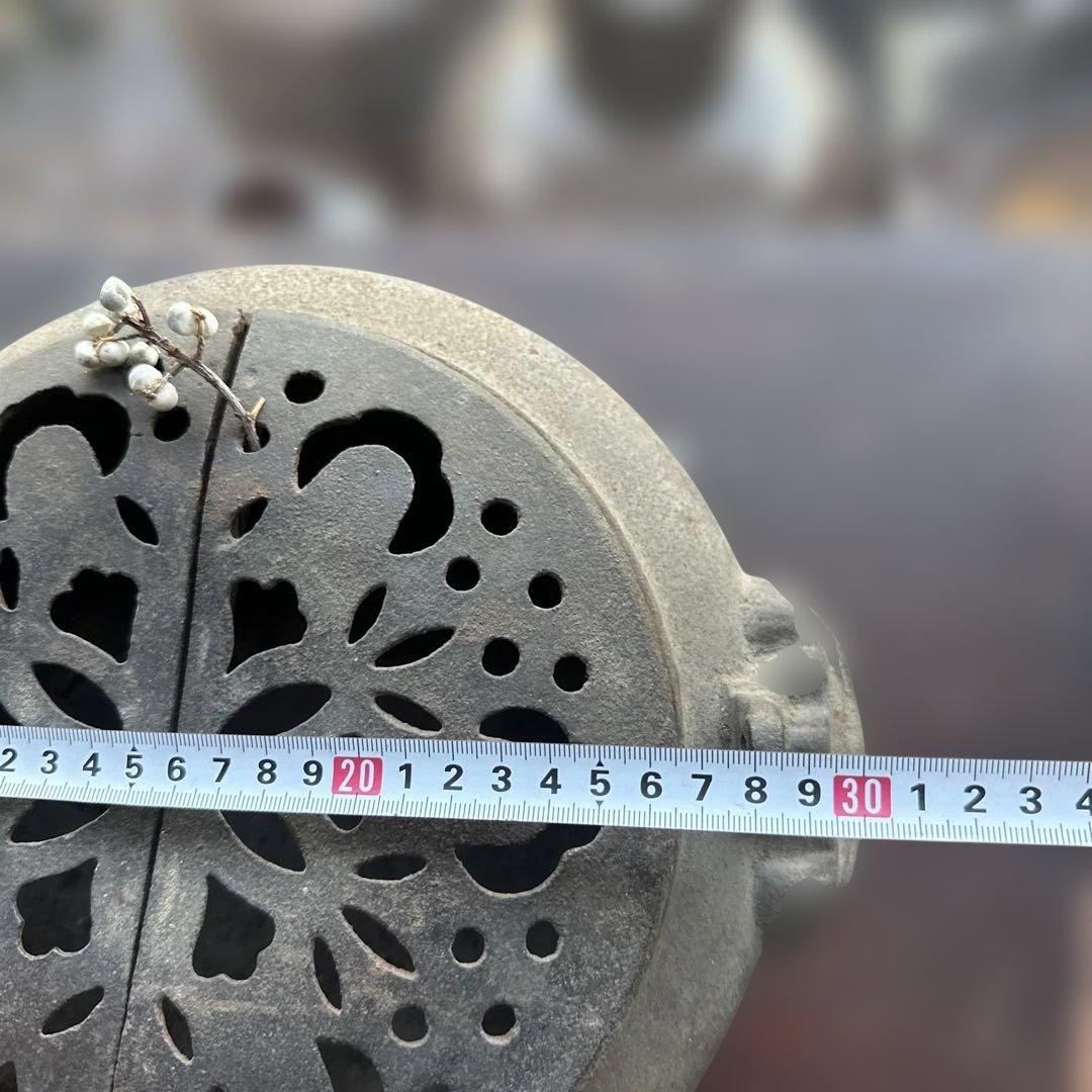 ヴィンテージ　装飾的な鉄製鍋 花模様タイル付き