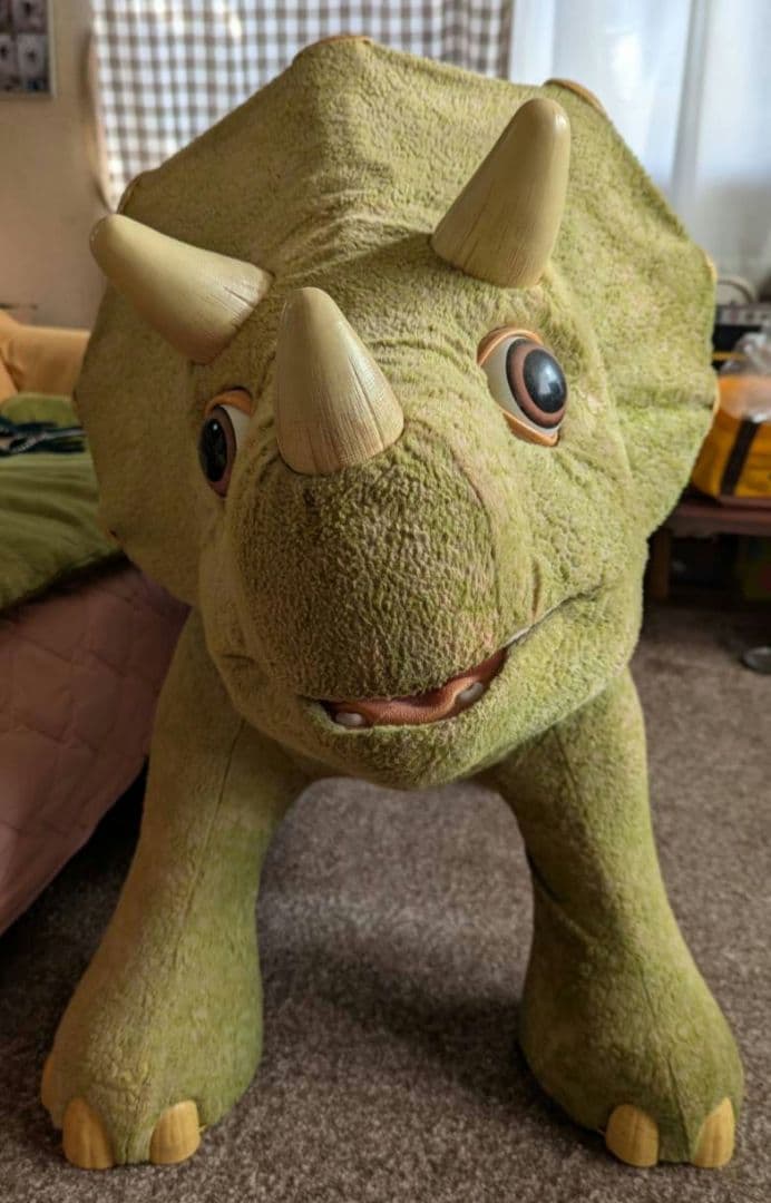 【宮城送料無料】子供が乗れる動くトリケラトプス 　恐竜玩具 ￥108,000