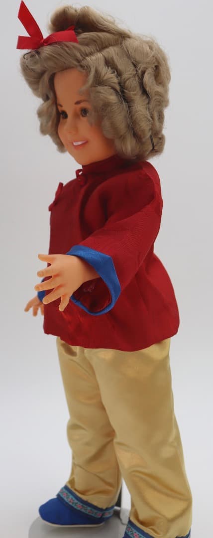 シャーリーテンプル　赤と金の衣装の人形