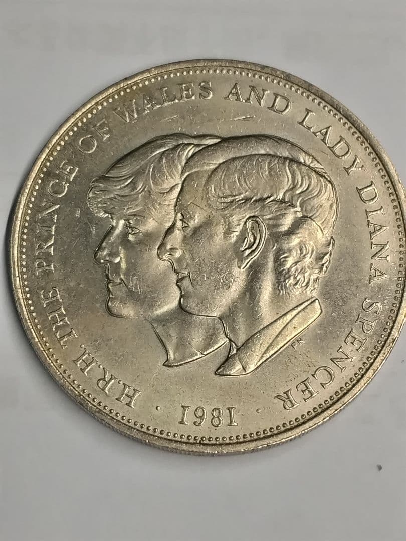 pn424 エラー硬貨 1981年チャールズ皇太子 ダイアナ妃 ご成婚記念 硬貨