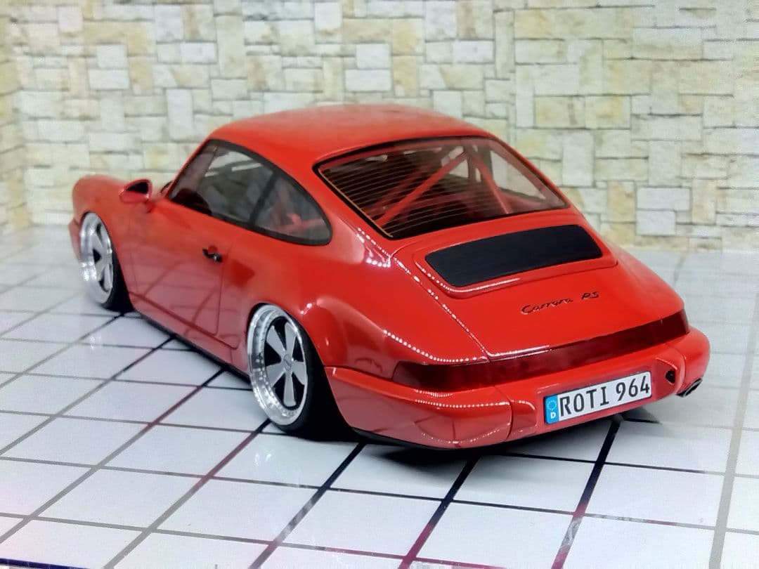 ミニカー 1/18 GTSPIRIT PORSCHE 911(964)Carrera
