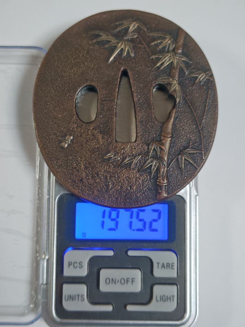 鍔　銅地「竹に蜻蛉図、色絵」、堅丸形