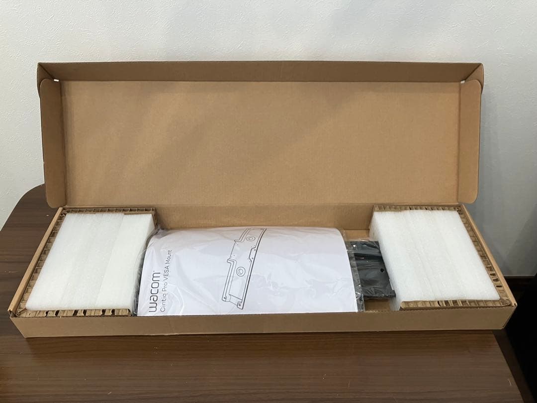 Wacom Cintiq Pro VESA マウント ACK62804K