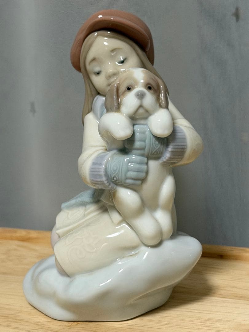 リヤドロ　少女と仔犬　冬　雪　手袋