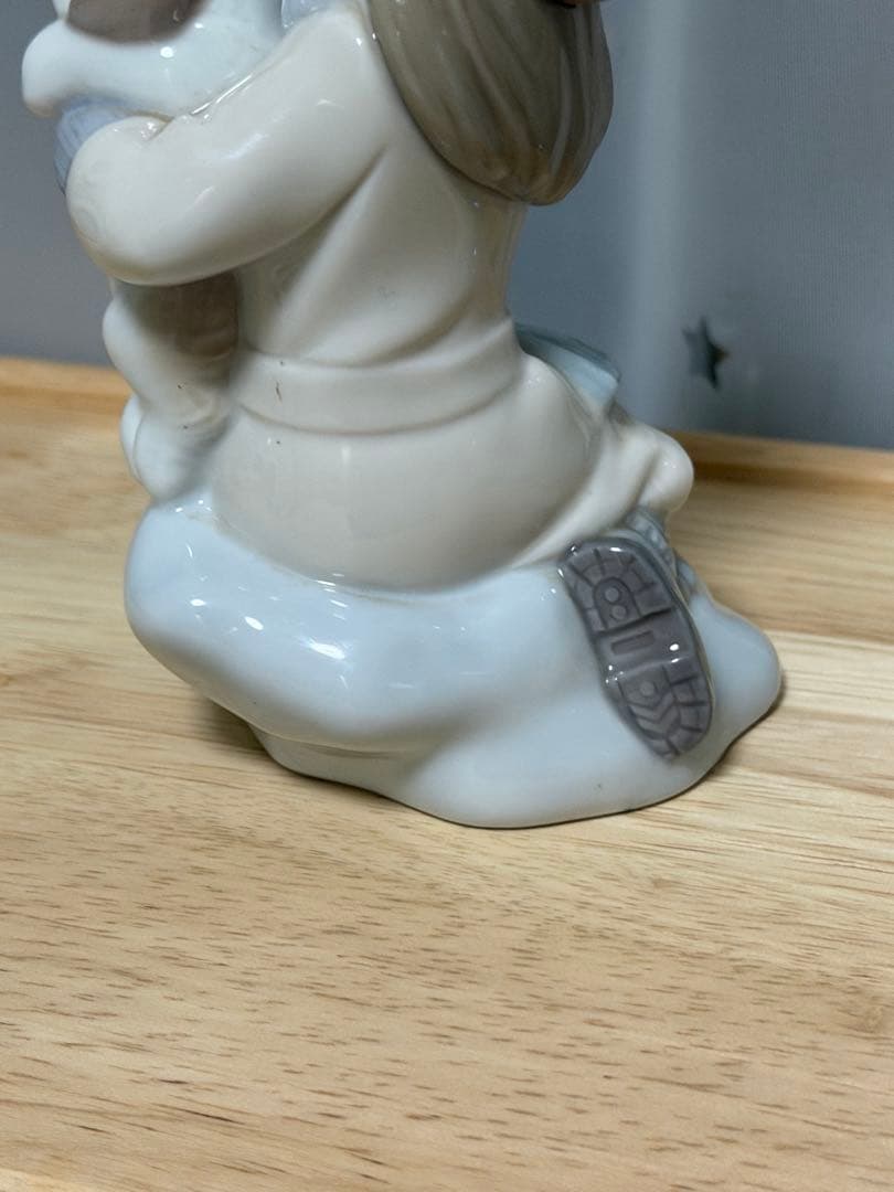 リヤドロ　少女と仔犬　冬　雪　手袋