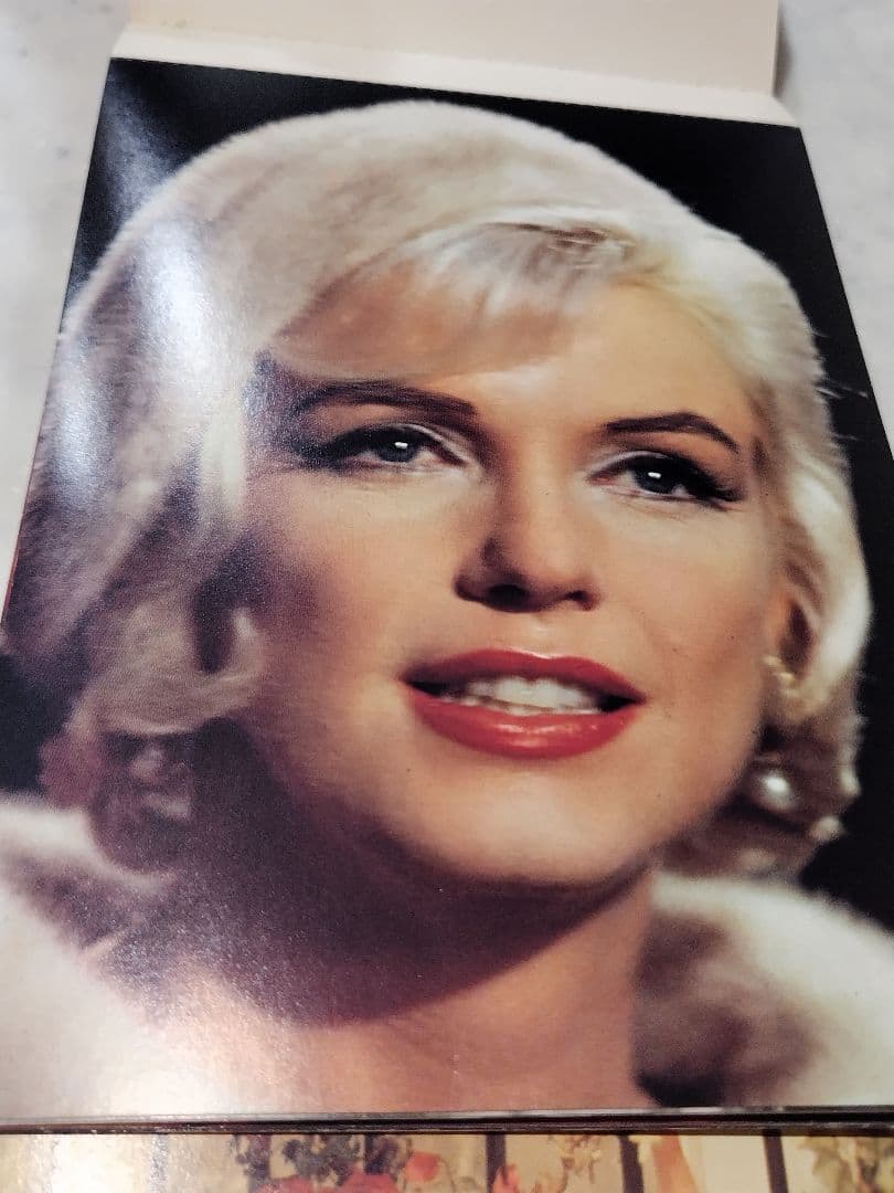 マリリン・モンロー メダルとポストカードセット