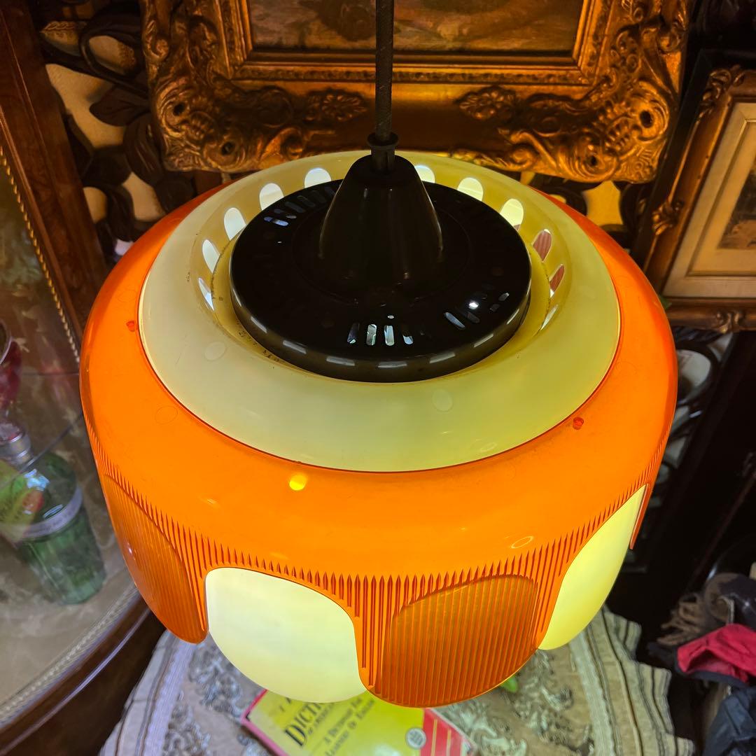 昭和レトロ　オレンジとクリーム色のペンダントライト