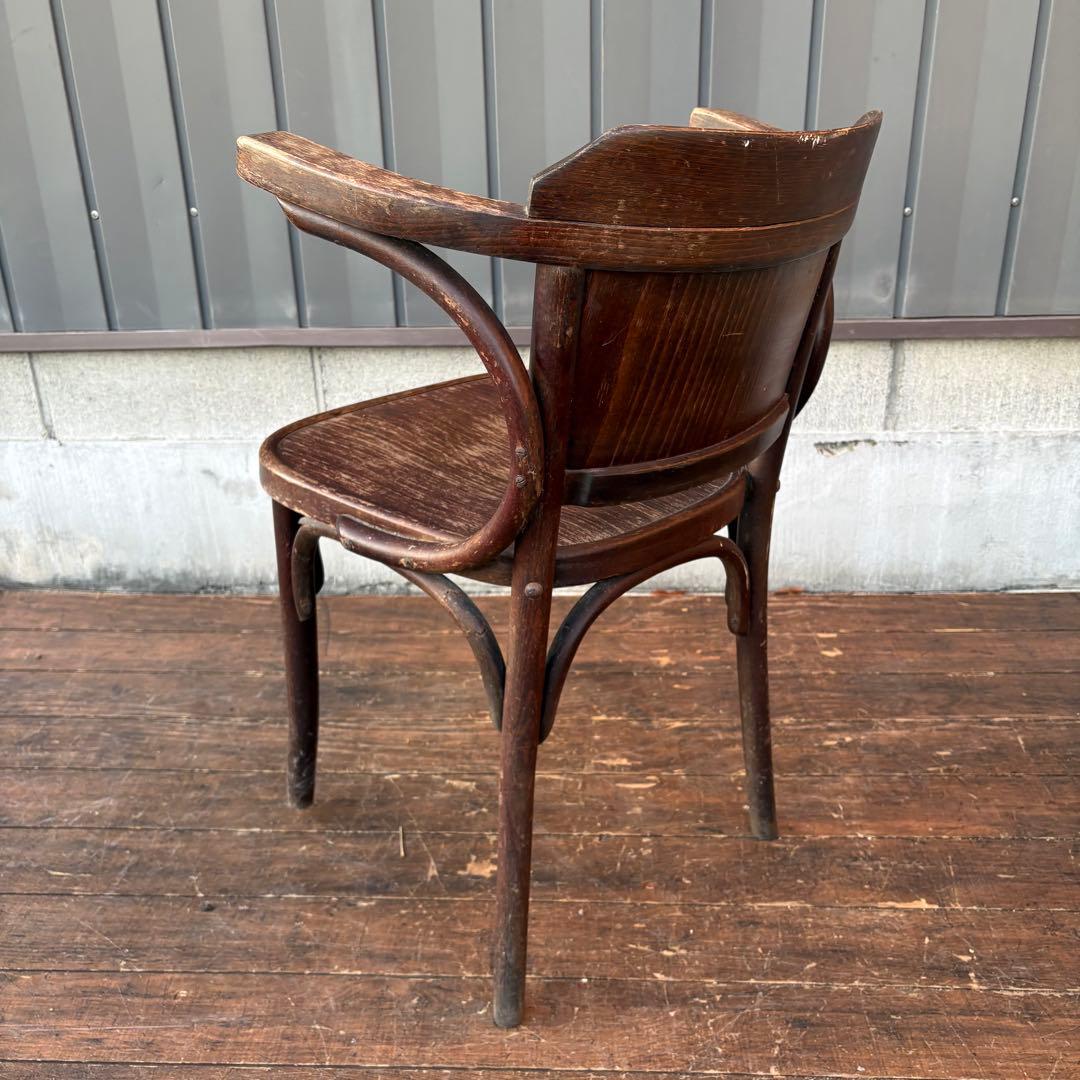 ④ルーマニア製 ヴィンテージ ベントウッドチェア アームチェア 曲木椅子 カフェ