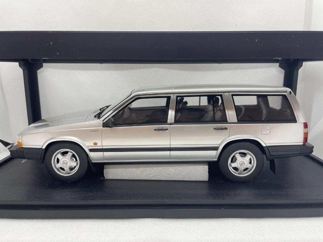 104-041 Cult 1/18 ボルボ 740 Turbo Estate