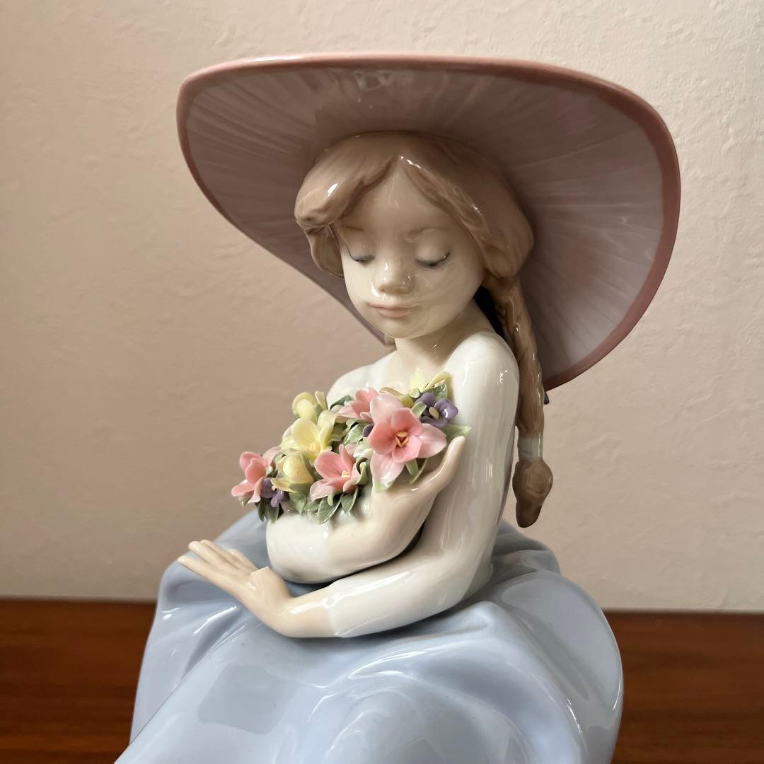 リアドロ　花の香りに包まれて　人形　置物