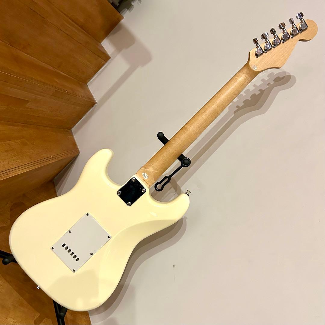 リヴァースヘッド　ストラトキャスタータイプ エレキギター　legend