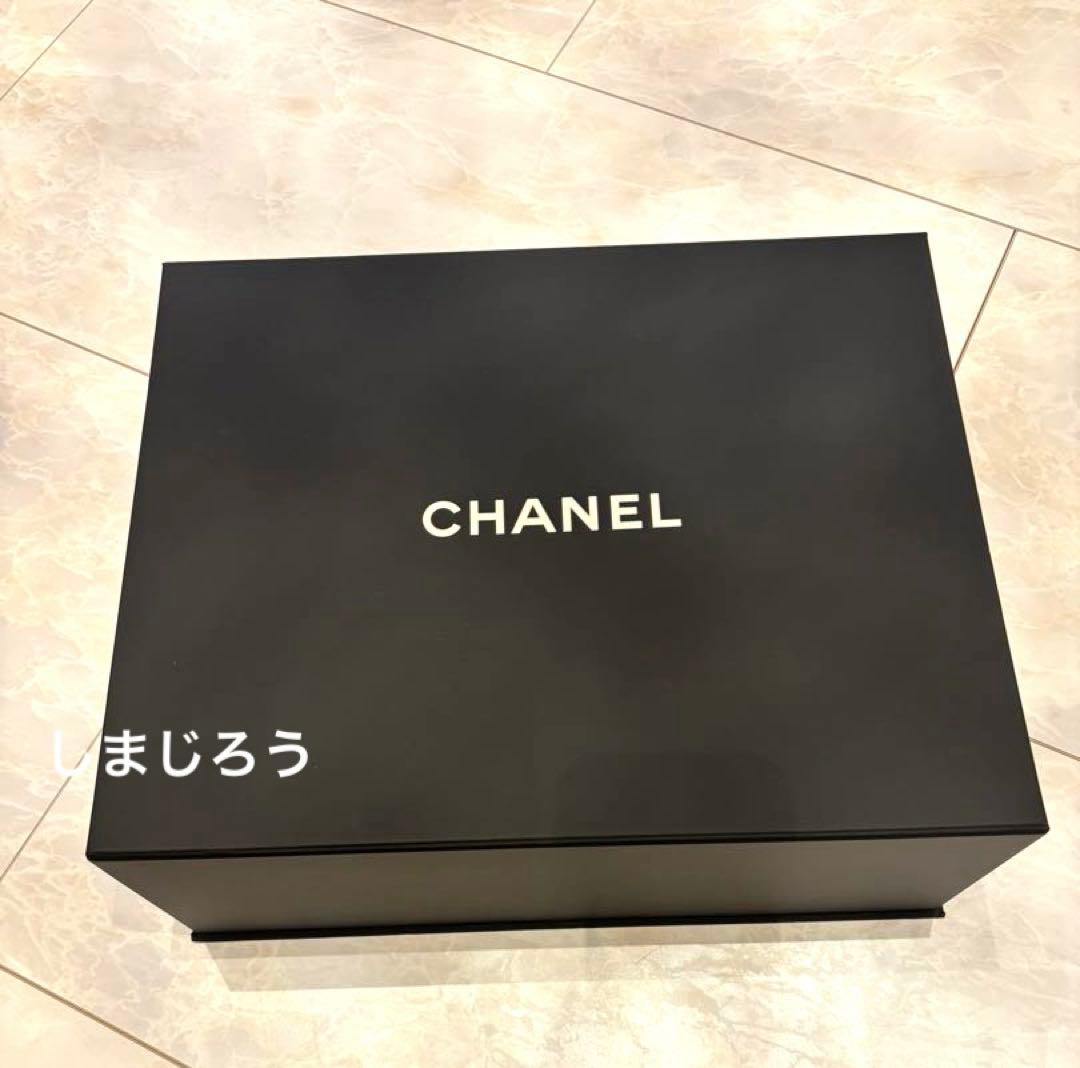 2025 CHANEL クリスマスホリデーラッピング　チャーム&リボン　紙袋付