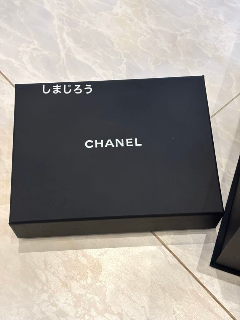 2025 CHANEL クリスマスホリデーラッピング　チャーム&リボン　紙袋付