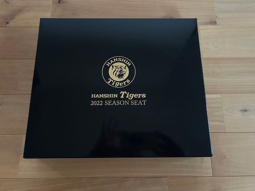 阪神タイガース　甲子園ジオラマ模型 + 90周年記念ピンバッジセット(+タオル)